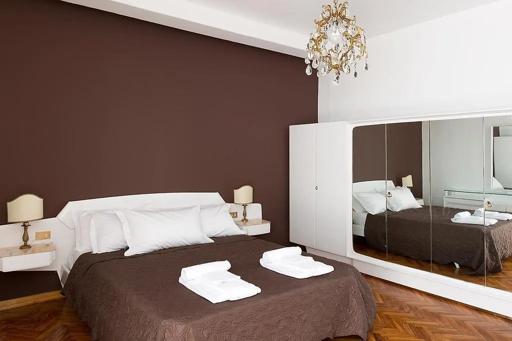 Rooms Villa Bergamo Airport Scanzorosciate 0*,  Itália